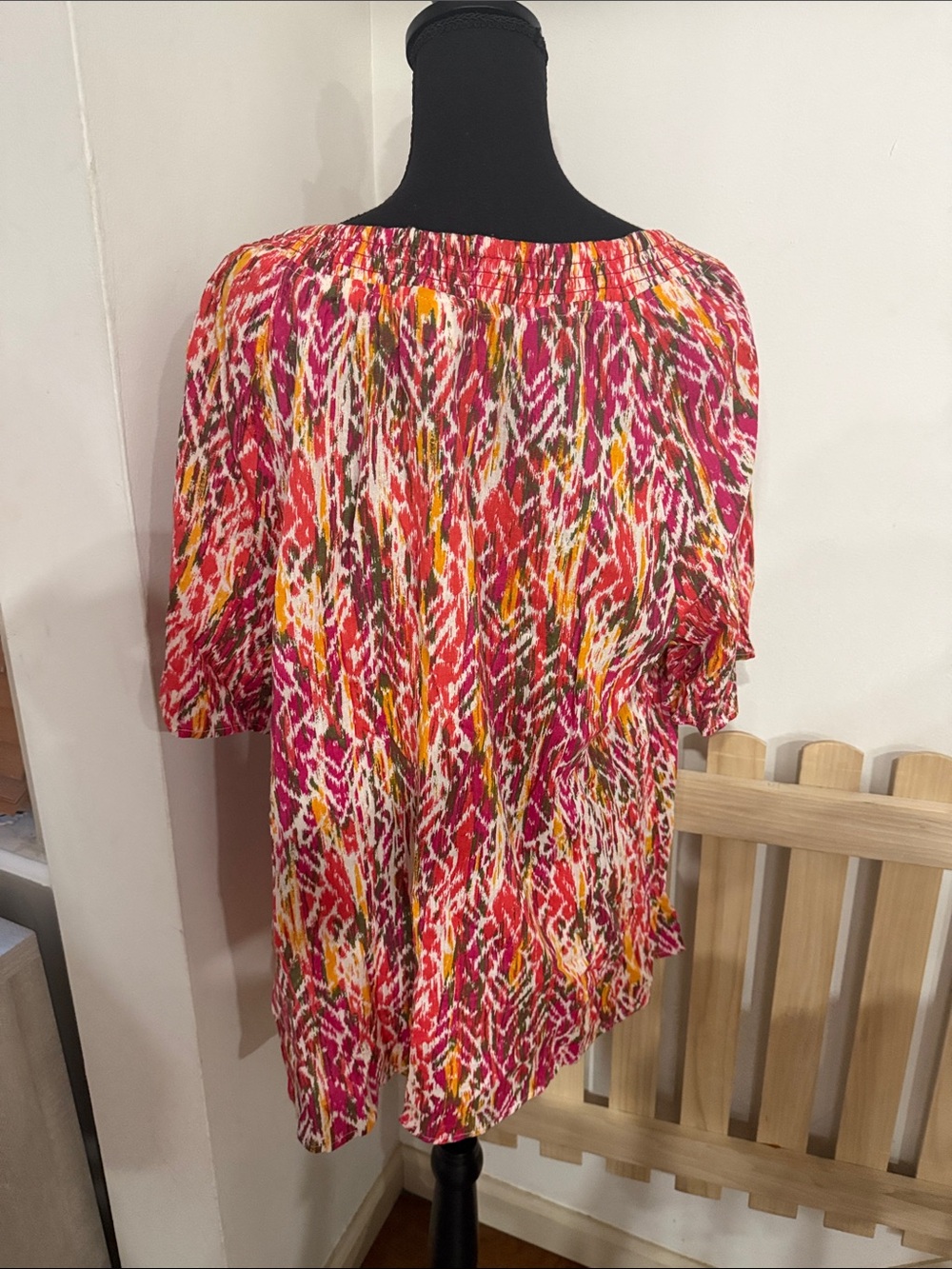 Multi-Color Patterned Women's Top 2X - Picture 3 of 4